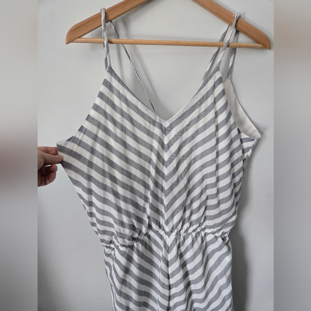 🎁 BLUESTEEL Striped Gray and White Romper - Picture 2 of 8